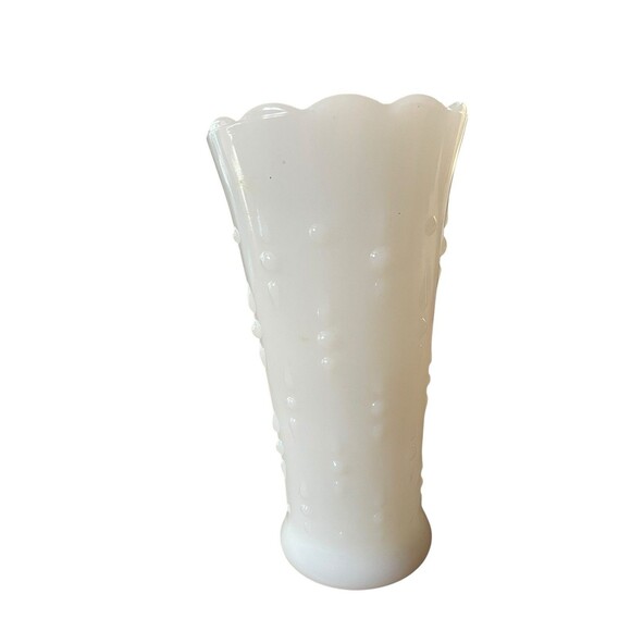 Vintage Anchor Hocking Milk Glass Vase w/ Teardrop And Pearl Pattern 7” - Picture 5 of 6
